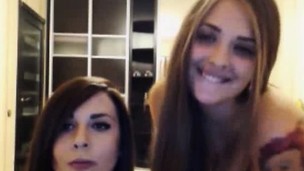 amateur blondine brunette lesbisch lesbische tiener masturbatie tiener speeltje speeltjes webcam