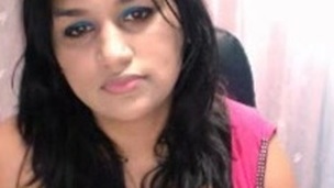 Hot indian desi shows boobs on webcam