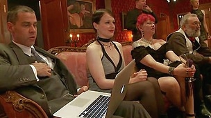 blondine pijpen party realiteit kniekousen openbaar kinky bdsm milf