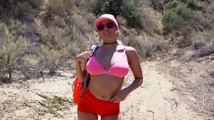 Curvy babe with a hat agrees to get shagged in the wilderness